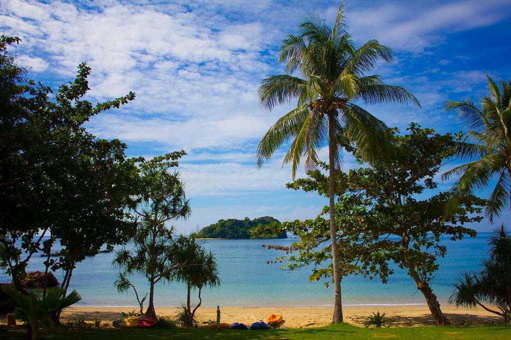 Kohjum Freedom Resort Koh Jum Exterior photo