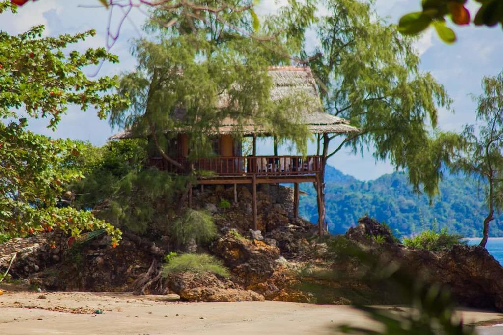 Kohjum Freedom Resort Koh Jum Exterior photo