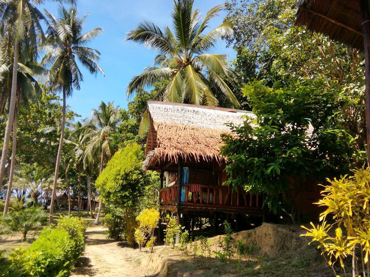 Kohjum Freedom Resort Koh Jum Exterior photo