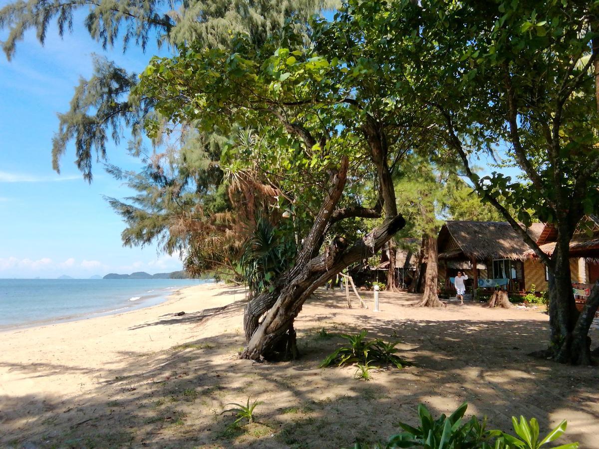 Kohjum Freedom Resort Koh Jum Exterior photo