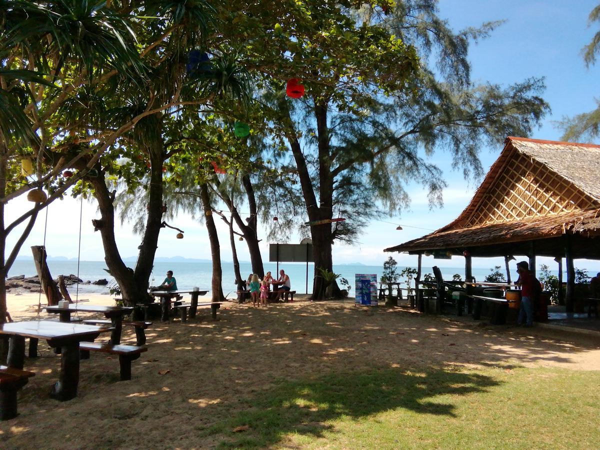 Kohjum Freedom Resort Koh Jum Exterior photo