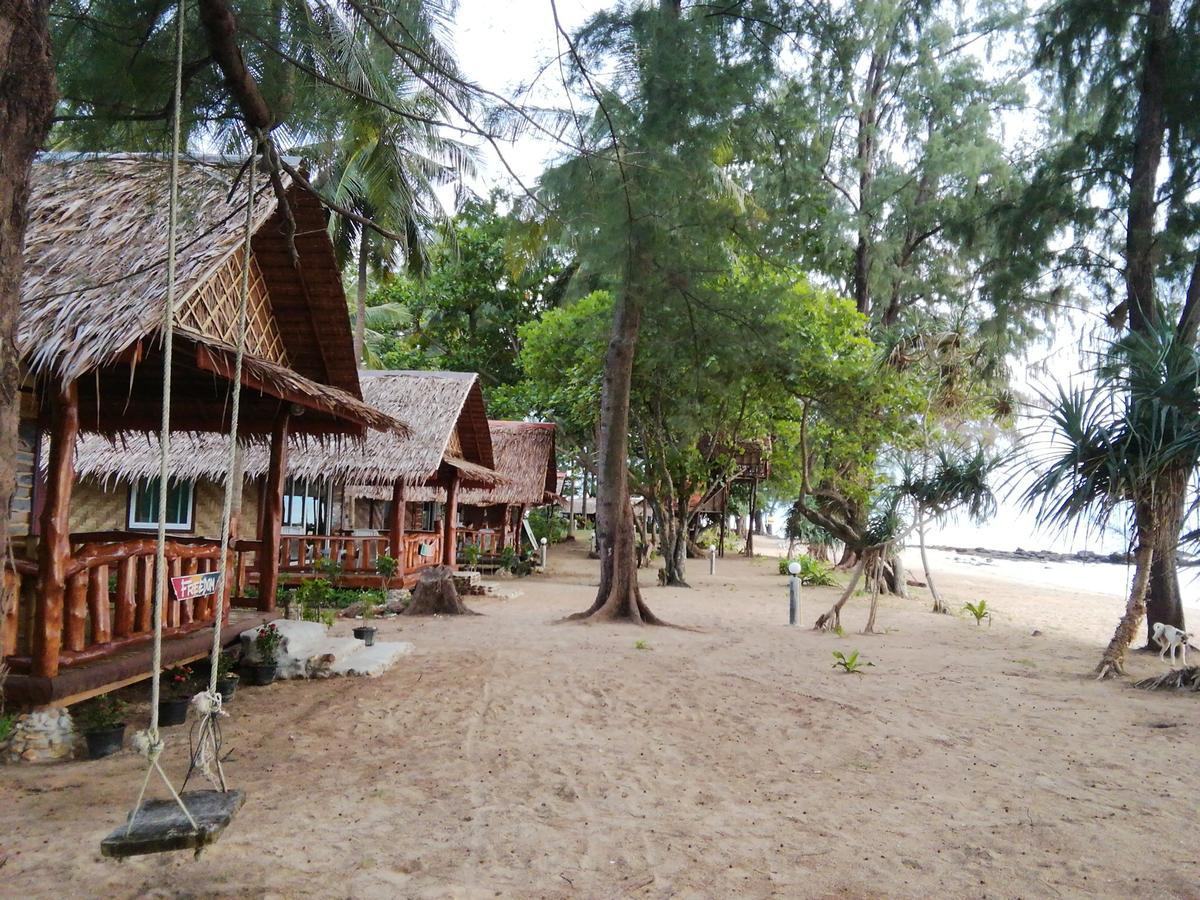 Kohjum Freedom Resort Koh Jum Exterior photo