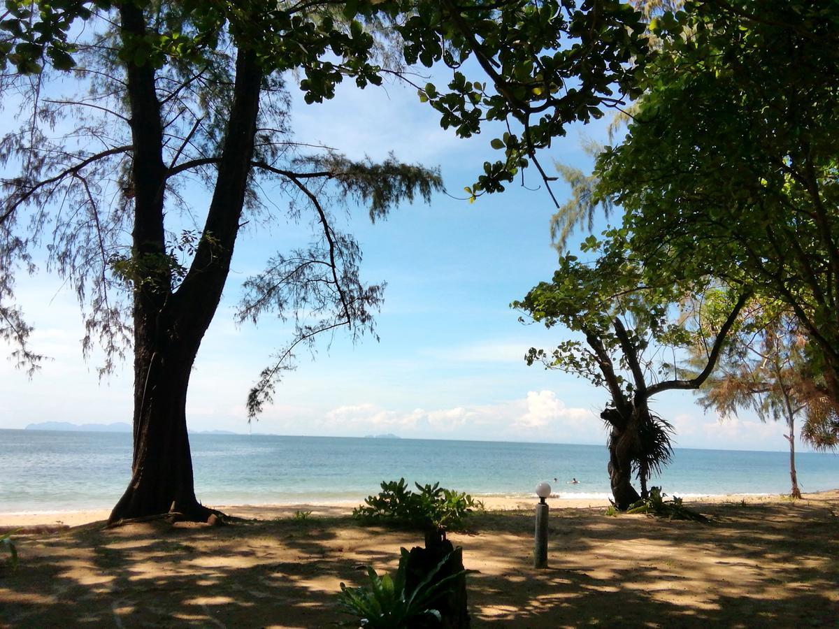 Kohjum Freedom Resort Koh Jum Exterior photo