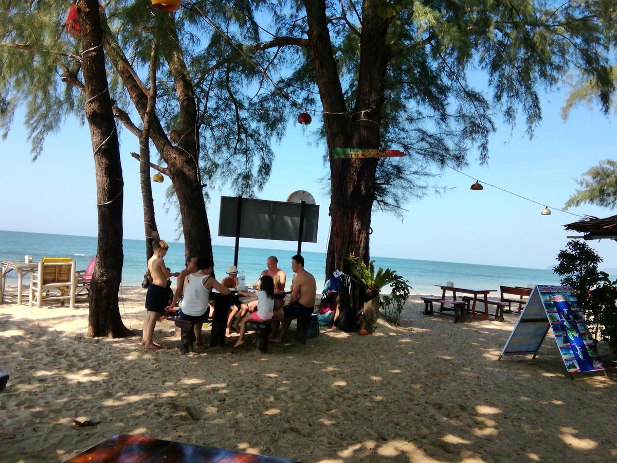 Kohjum Freedom Resort Koh Jum Exterior photo