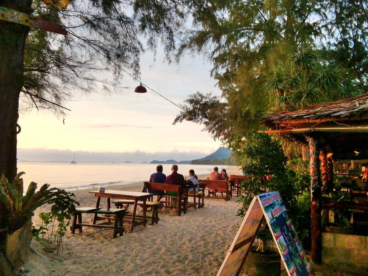 Kohjum Freedom Resort Koh Jum Exterior photo