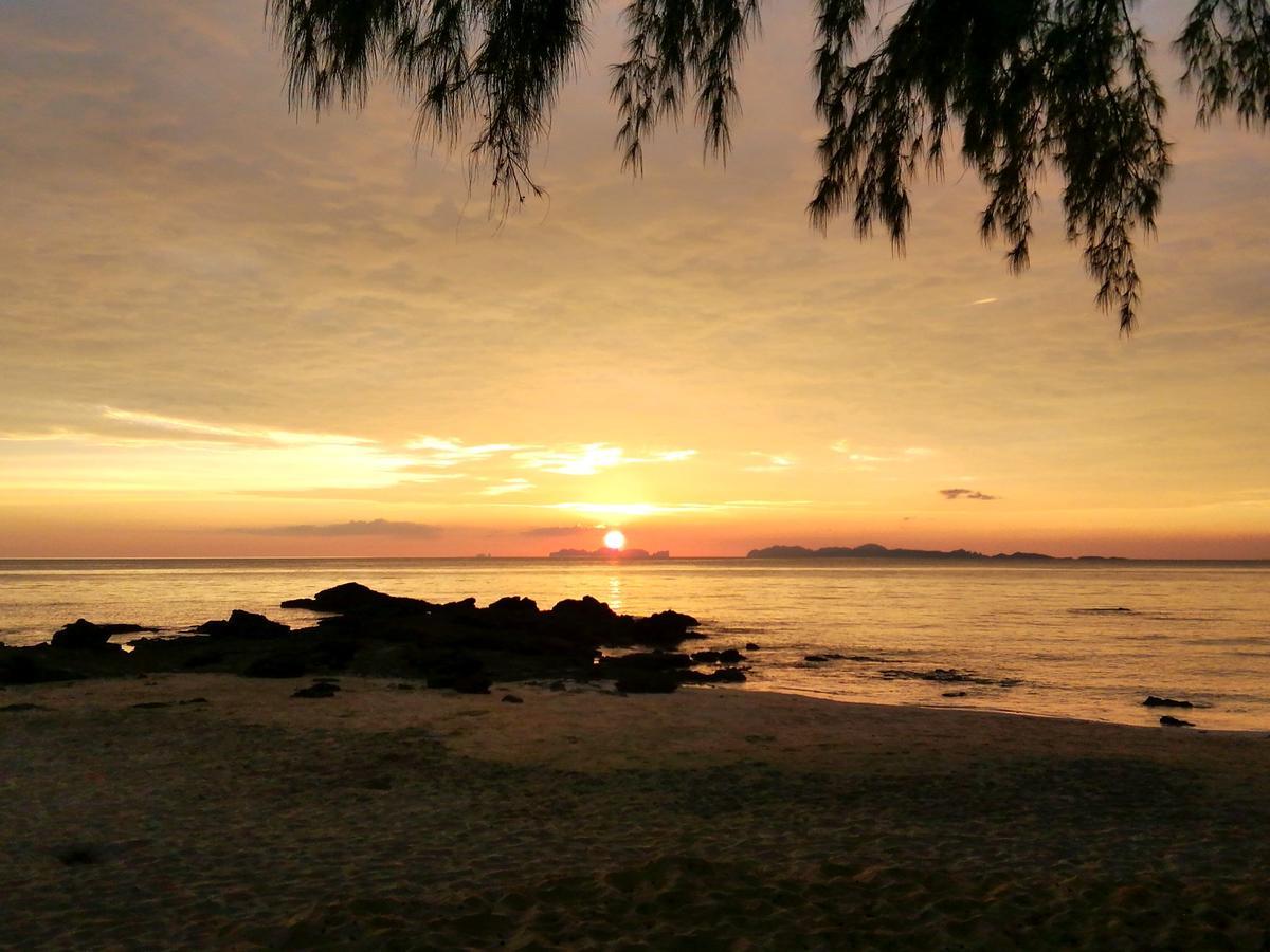 Kohjum Freedom Resort Koh Jum Exterior photo