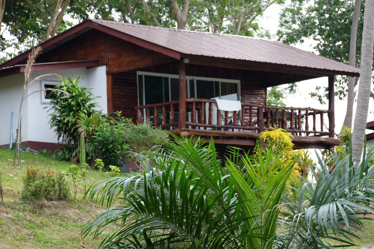 Kohjum Freedom Resort Koh Jum Exterior photo