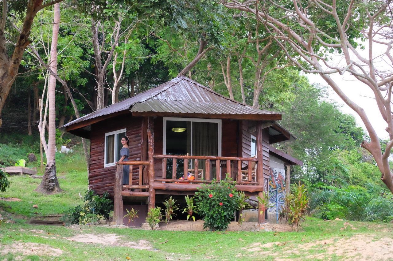 Kohjum Freedom Resort Koh Jum Exterior photo