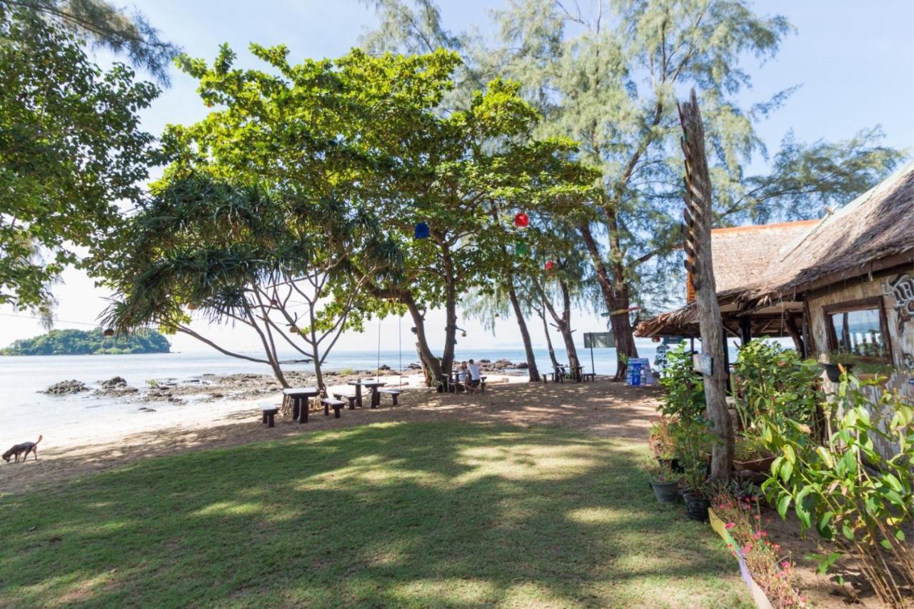 Kohjum Freedom Resort Koh Jum Exterior photo